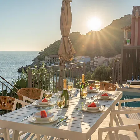 Vila Assos Rockshore
